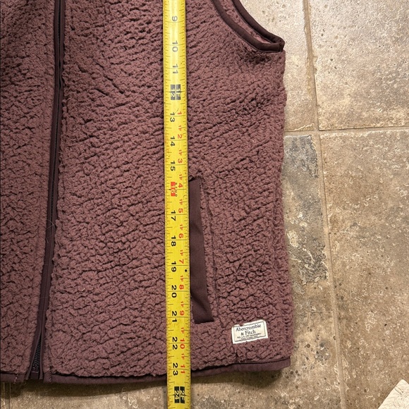 Abercrombie Sherpa Vest - Picture 8 of 9